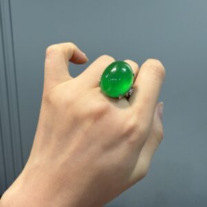 A full green pigeon egg jade ring