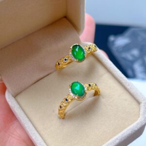 Waterdrop-shaped emerald ring