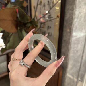 High-quality ice-colored jade bracelet