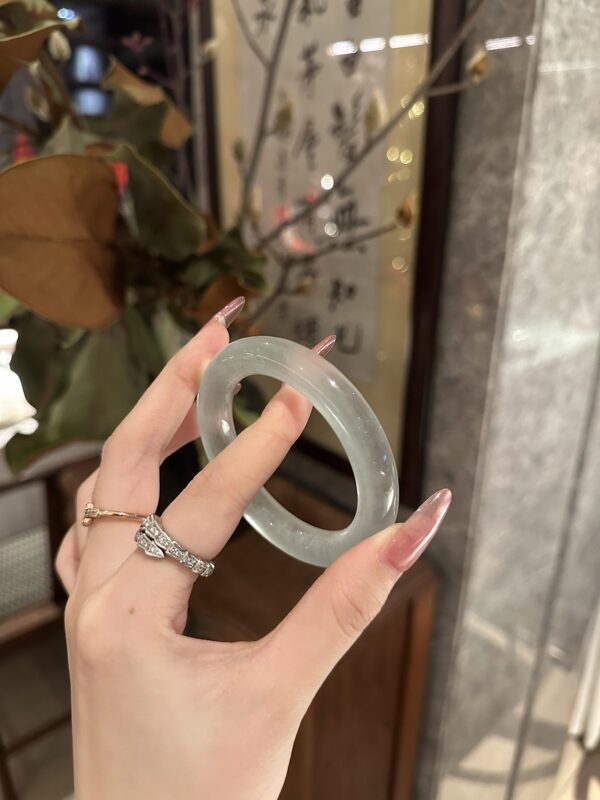 High-quality ice-colored jade bracelet