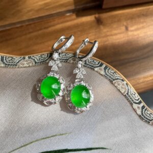 Round emerald stud earrings