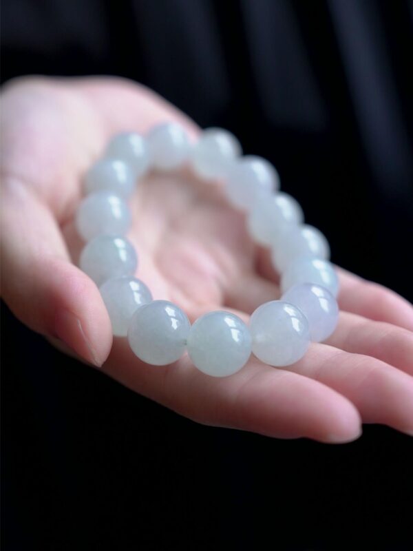 White Moonlight Emerald String of beads