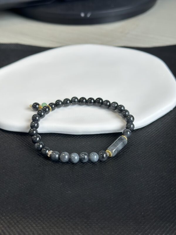 Black jadeite String of beads