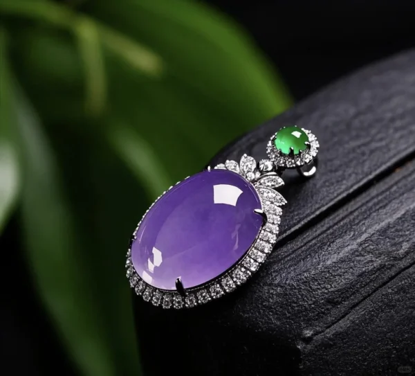 Purple and white jade pigeon egg